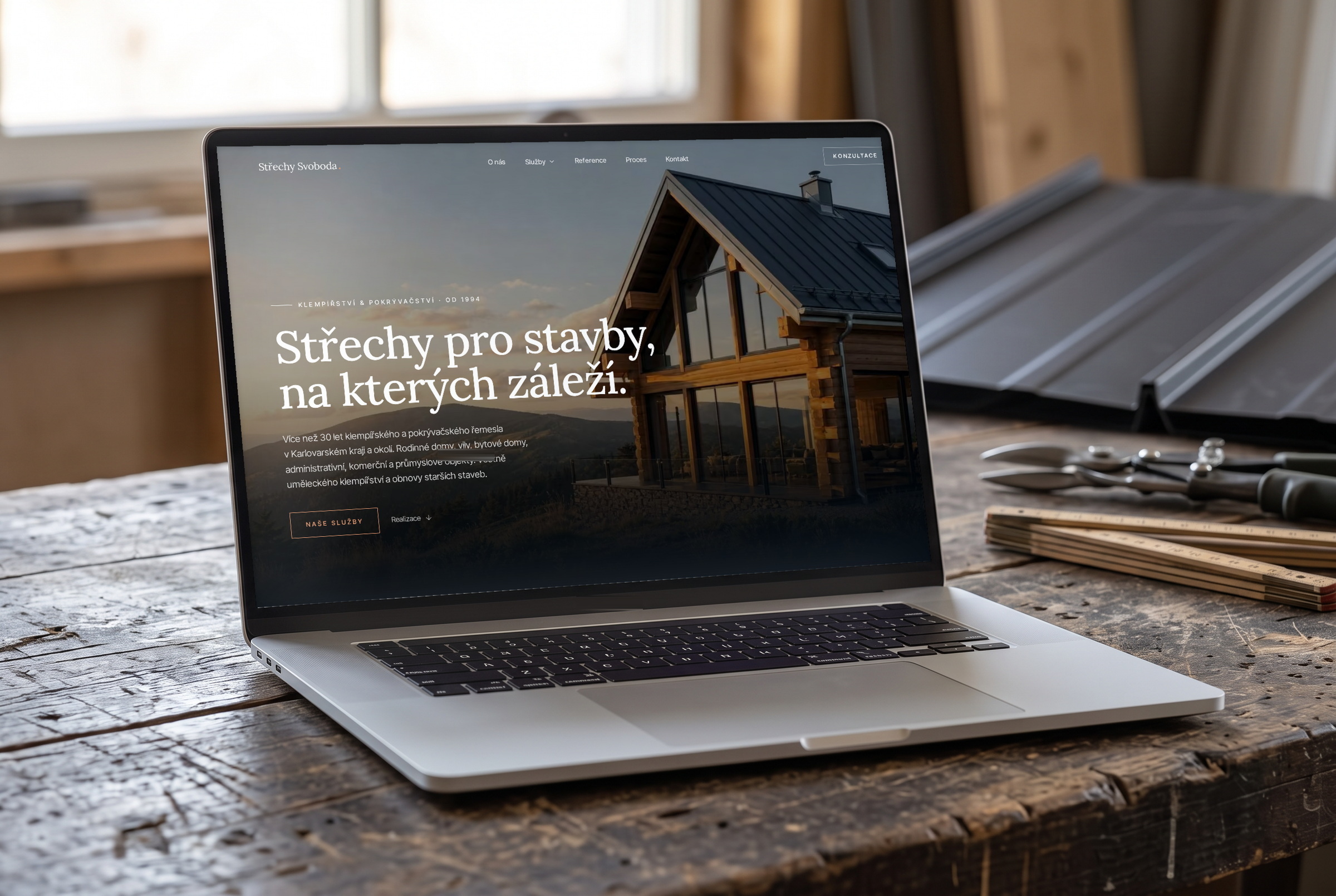 Střechy Svoboda — náhled webu v mockupu MacBooku